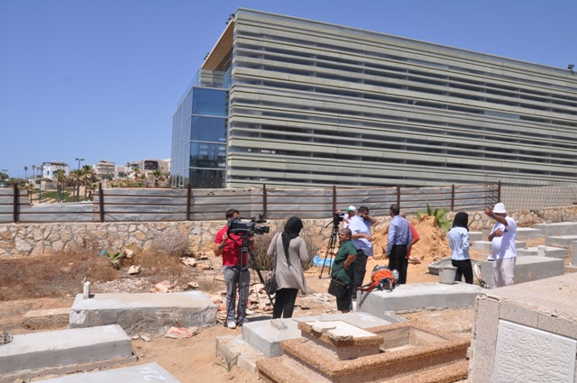  بالفيديو: مؤتمر صحفي في مقبرة الكازاخانة حول المجازر التي ارتكبت في يافا عام 48